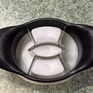 Pampered Chef mango wedger